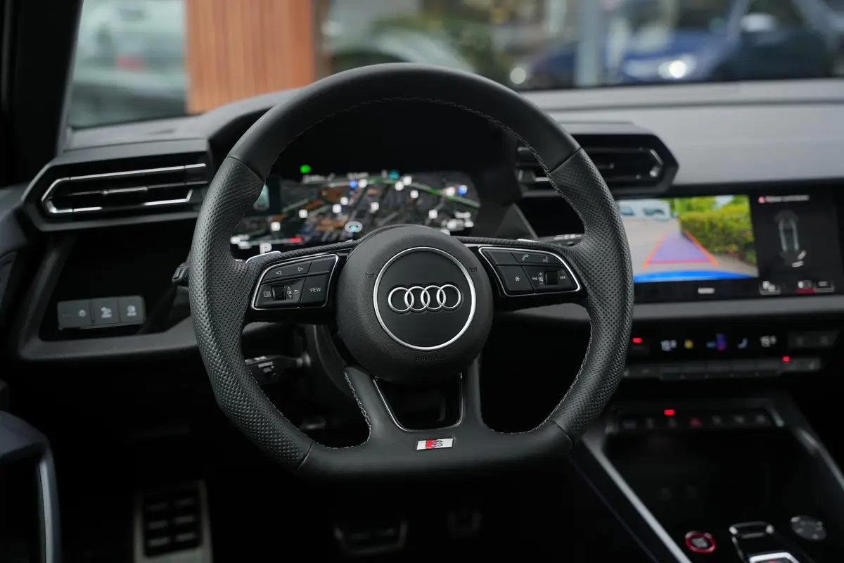 Audi A3 Sportback 2.0 TFSI S3 quattro: foto 2