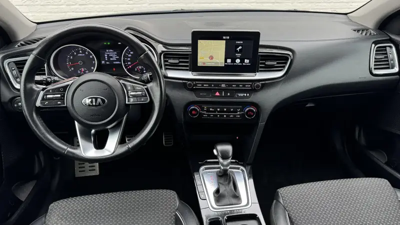 Kia Ceed Sportswagon 1.4 T-GDi DynamicLine Dealeronderhouden Cruise control Climate control Navigatie Apple / Android Trekhaak 2019 leasen bij DreamLease: foto 2