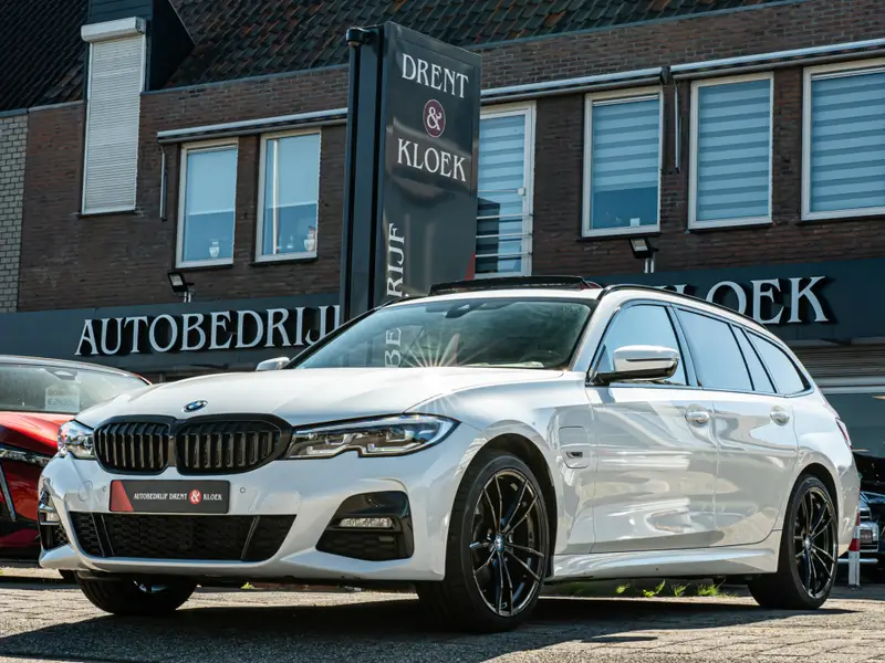BMW 3 Serie Touring 320e xDrive M-Sport 2022 leasen bij DreamLease: foto 1