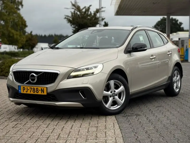 Volvo V40 CROSS COUNTRY 1.5 T3 A/T TREKHAAK 2017 leasen bij DreamLease: foto 1