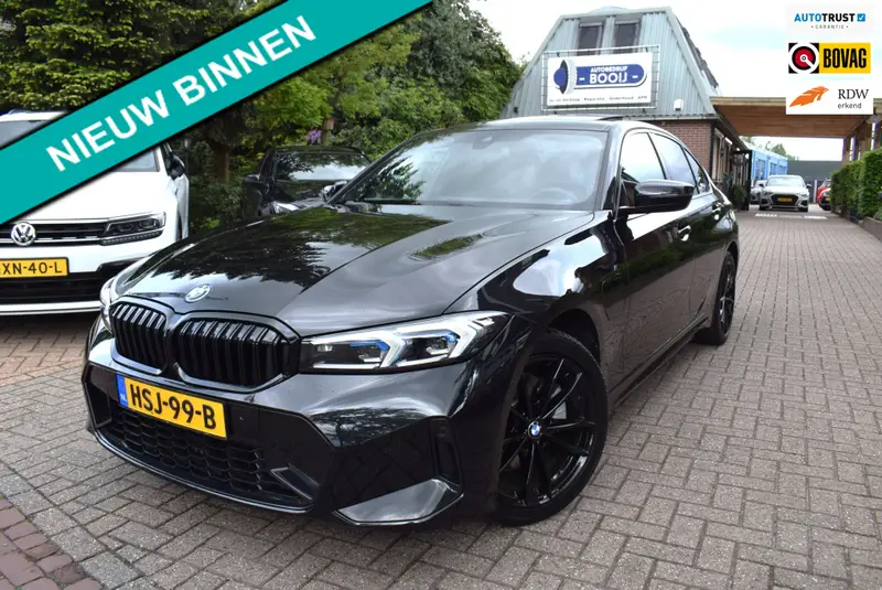 BMW 3 Serie 330e M-PAKKET/OPEN DAK /PANO/HEAD-UP/CAMERA/CARPLAY/SFEERVERLICHTING/LASER/MEMORY/BJ 2024 2024 leasen bij DreamLease: foto 1