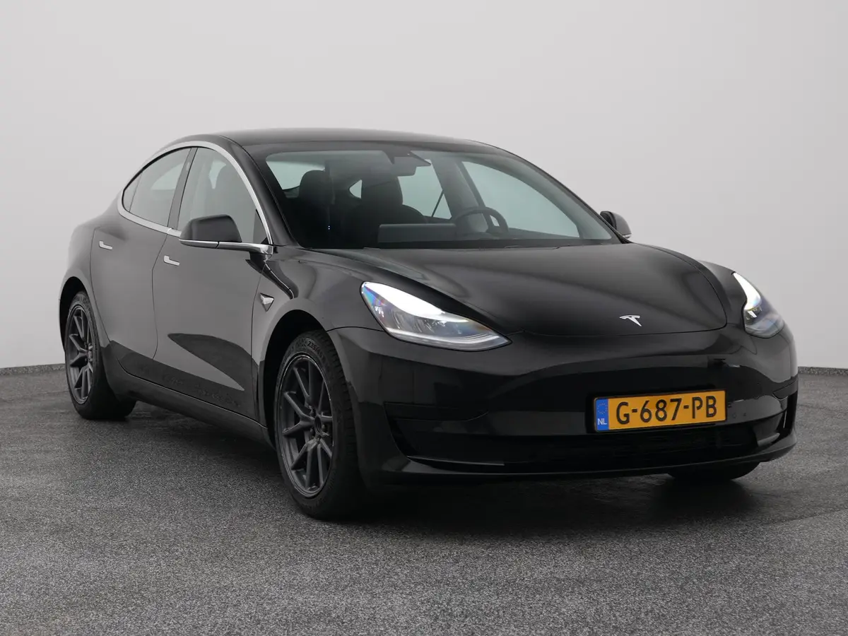 Tesla Model 3: foto 2