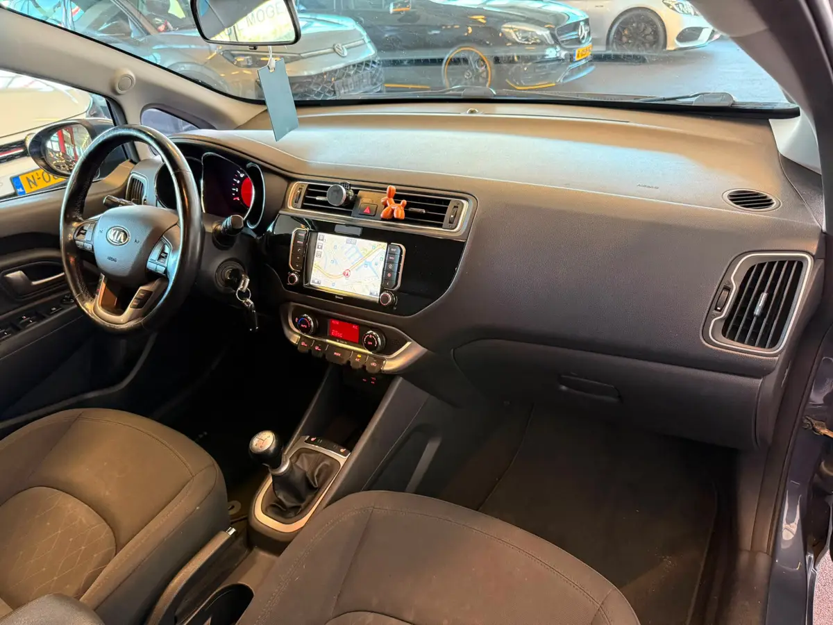 Kia Rio 1.2 CVVT ExecutiveLine | Achteruitrijcamera | Stoel+Stuurverwarming | Navigatie | Cruise control | Climate control | Parkeersensoren | Nederlands geleverd | Elek. inklapbare spiegels: foto 2