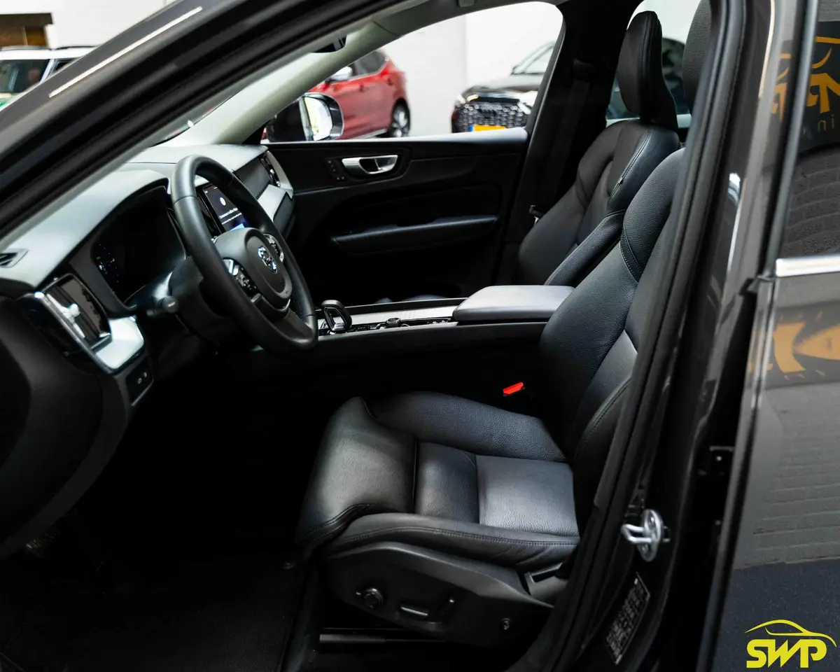 Volvo XC60 2.0 T6 Plug-in hybrid AWD Plus Bright: foto 2