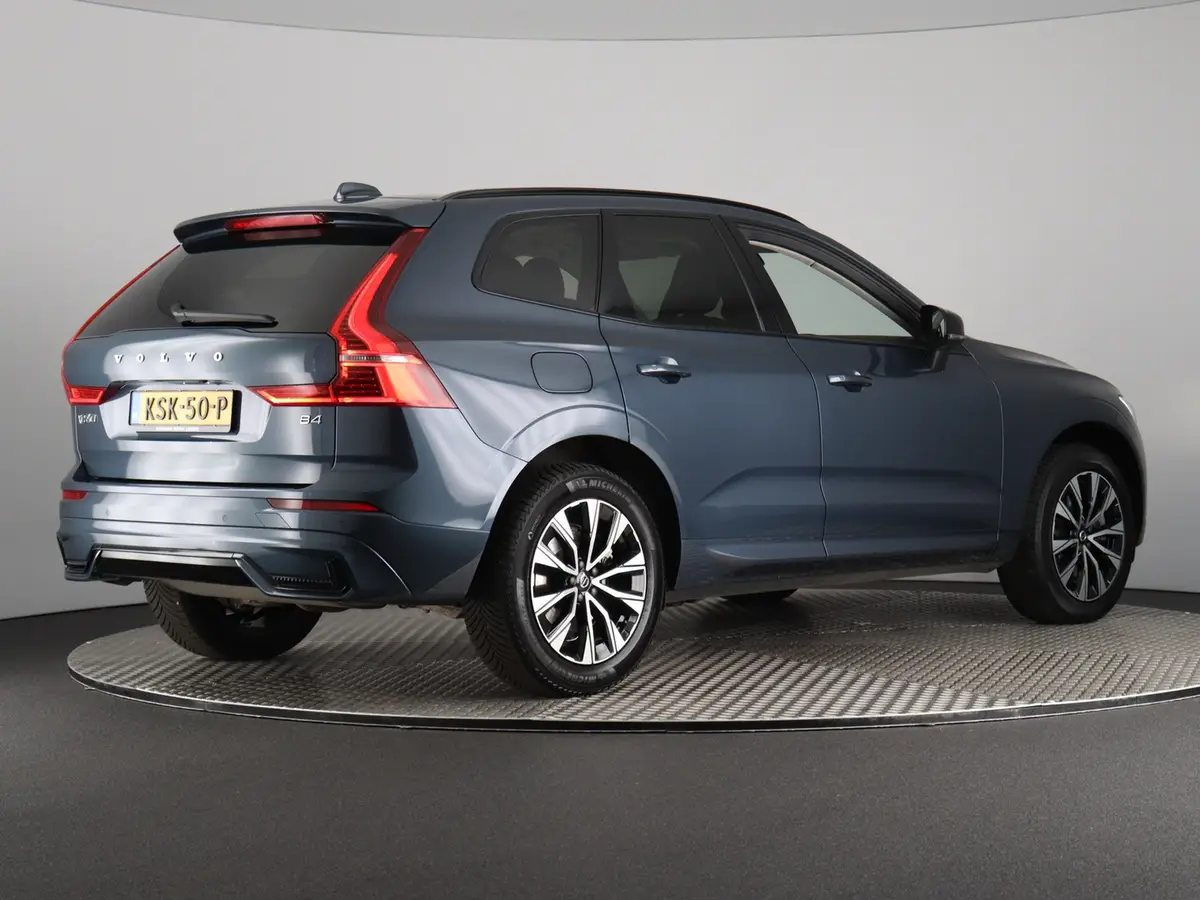 Volvo XC60 2.0 B4 Plus Dark: foto 2