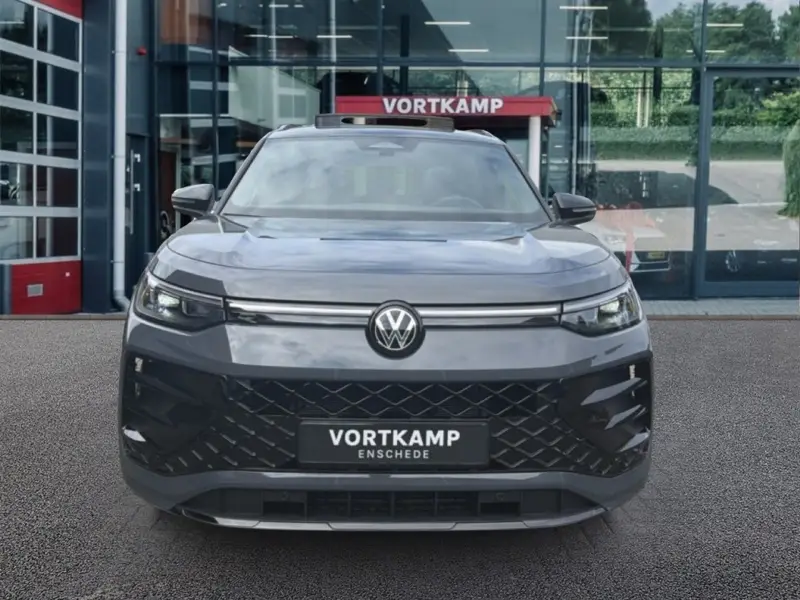 Volkswagen Tayron 1.5 eTSI R-LINE 7PERS. TREKHAAK/LEDER/CAMERA/PANO-DAK/ELEK-KLEP/ACC/HUD/STOELVERW 2026 leasen bij DreamLease: foto 2