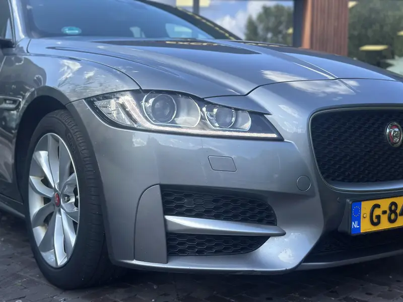 Jaguar XF Sportbrake 2.0d Chequered Flag 2020 leasen bij DreamLease: foto 2