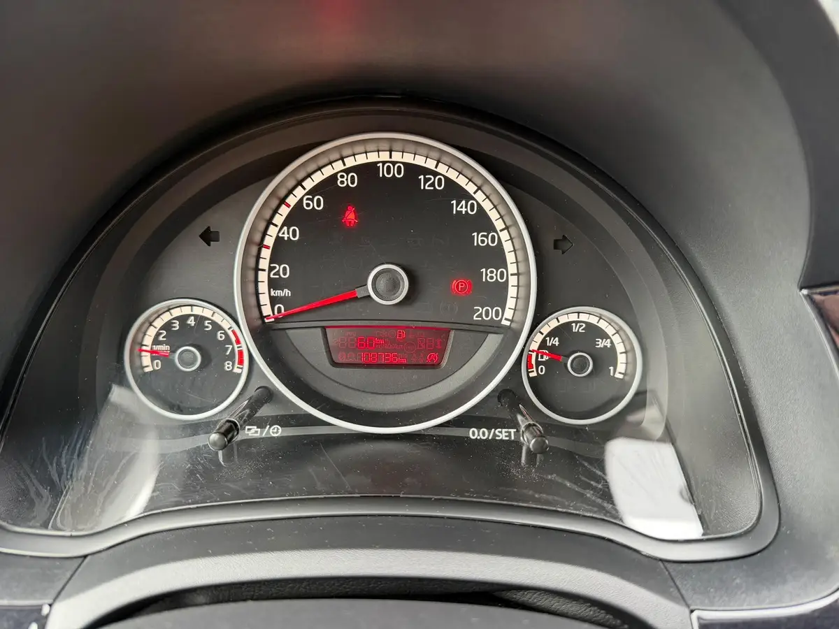 Volkswagen up! 1.0 high up! BlueMotion: foto 44