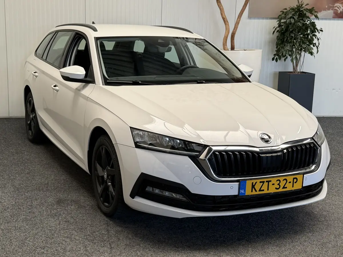 Škoda Octavia COMBI 1.4 TSI iV PHEV BUSINESS EDITION (SOH 99,2%): foto 2