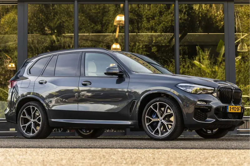 BMW X5 xDrive45e High Executive 2020 leasen bij DreamLease: foto 1