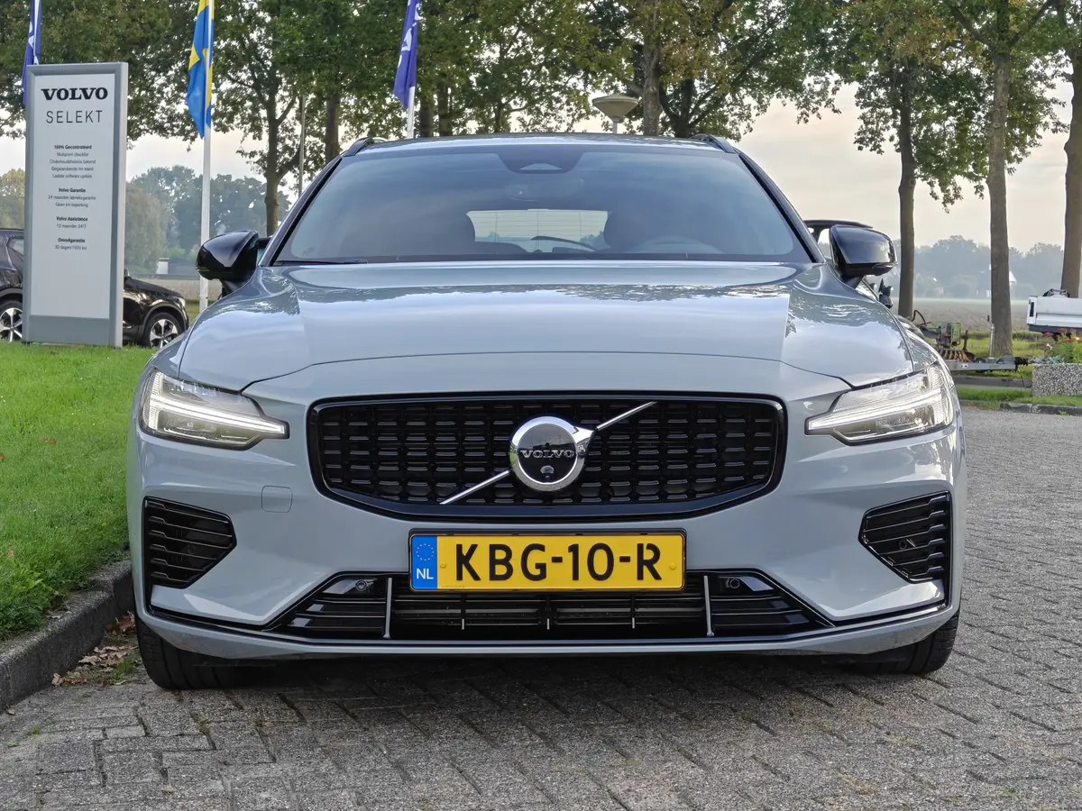 Volvo V60 T8 455PK Plug-in hybrid AWD Plus Dark: foto 2