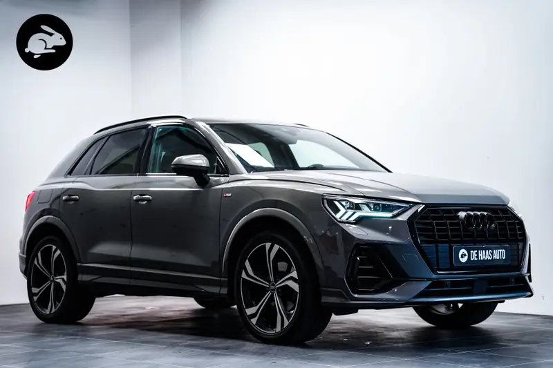 Audi Q3 35 TFSI S-Line Black ed|Trekhaak|20 inch|Acc|Car play 2022 leasen bij DreamLease: foto 1