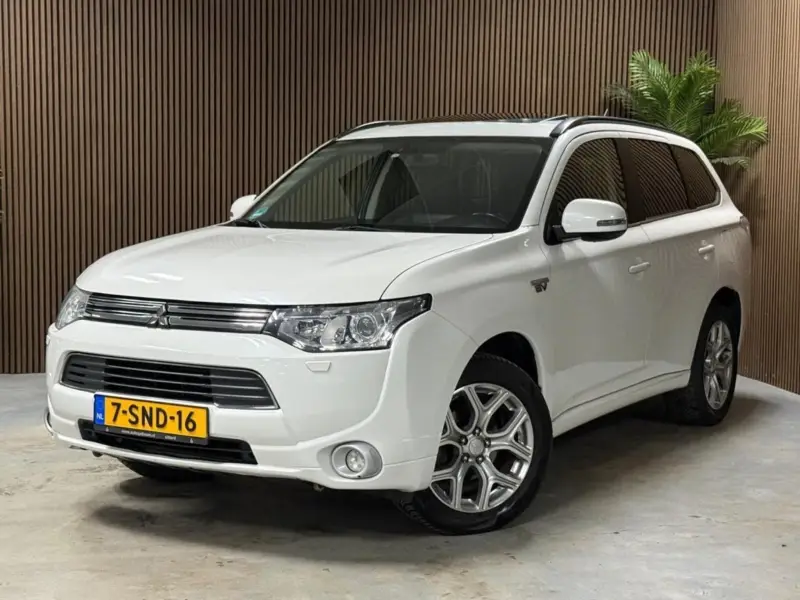 Mitsubishi Outlander 2.0 PHEV Instyle 2013 leasen bij DreamLease: foto 1