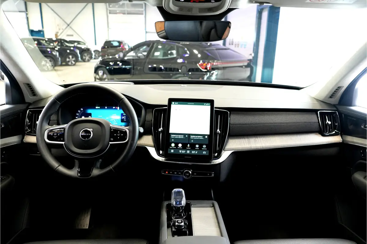 Volvo XC90 2.0 T8 AWD 335kW/456pk Aut8 Plug-in hybrid Ultra Dark 7P PANORAMADAK + HARMAN/KARDON + 360 CAMERA + HEAD-UP + STOELVENTILATIE&-MASSAGE + PILOT ASSIST + STOEL-&STUURVERWARMING + ALCANTARA HEMEL + ADAPT.CRUISE + BLIS + PARKSENSOREN V&A + 21" LM-VELGEN!!: foto 2