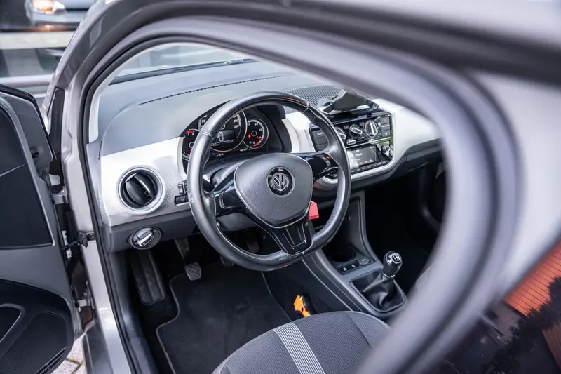 Volkswagen up! 1.0 BMT high up! | 5drs | PDC | Cruise | Airco | LMV | 2017 leasen bij DreamLease: foto 2