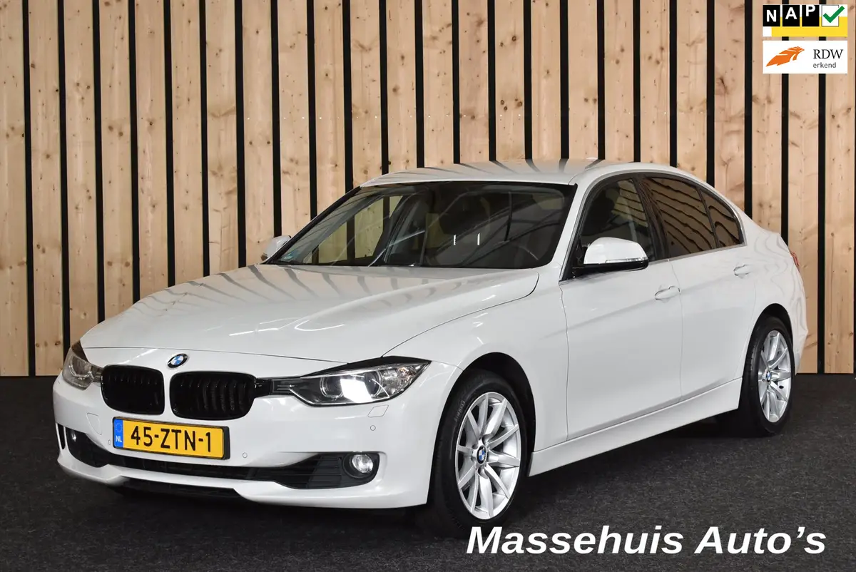 BMW 3 Serie 320i Upgrade Edition 184 PK Automaat NL-auto Xenon Leer Clima Cruise + Nwe APK: foto 1