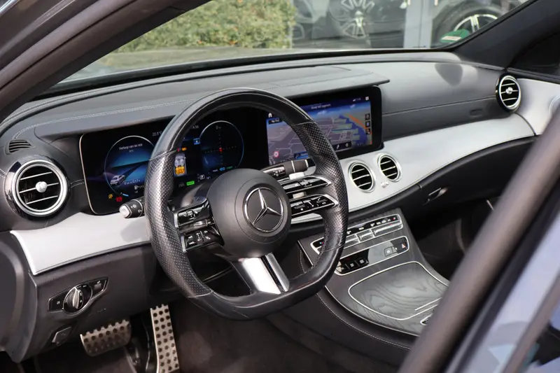 Mercedes-Benz E-Klasse 200 Business Solution AMG l Panoramadak l Burmester I Distronic I 360 camera I Keyless I Widescreen I Lederen bekleding I Sfeerverlichting I 2020 leasen bij DreamLease: foto 2