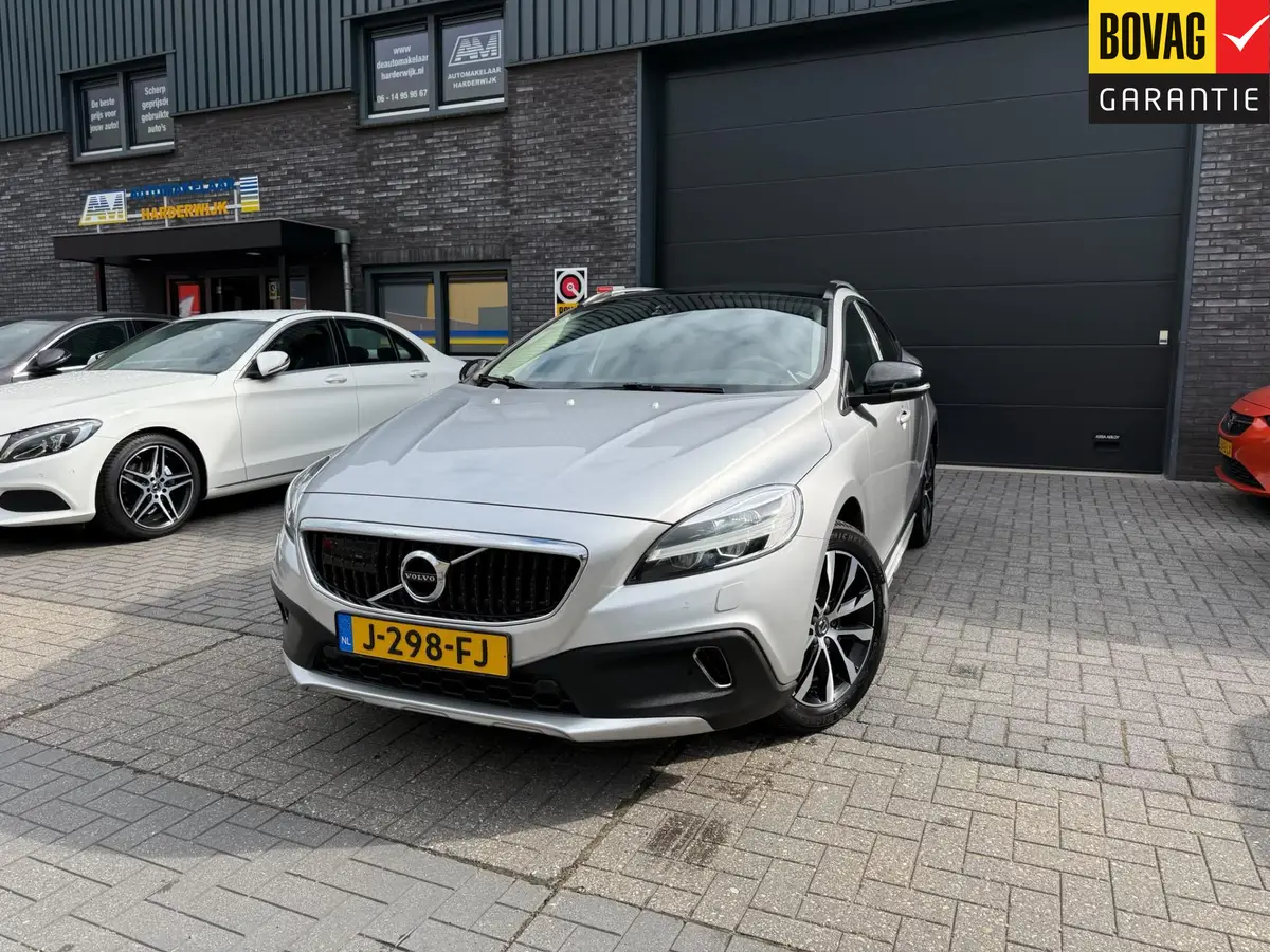Volvo V40 Cross Country 1.5 T3 Summum: foto 1