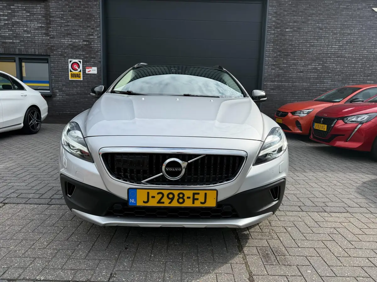 Volvo V40 Cross Country 1.5 T3 Summum: foto 2