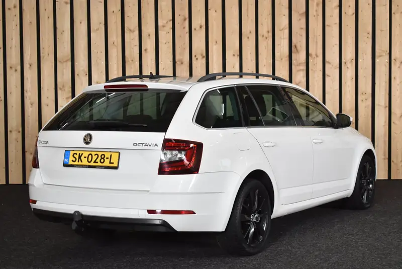 Škoda Octavia Combi 1.4 TSI Greentech Style Business Trekhaak Carplay ACC LED Stoelverw. Clima + Nwe APK 2017 leasen bij DreamLease: foto 2
