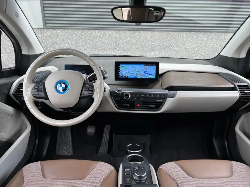 BMW i3 S 184pk Executive 120Ah 42 kWh/*Kashmir silver*/Lodge/Sunroof/Carplay/W-pomp/Camera/3-fase 2021 leasen bij DreamLease: foto 2