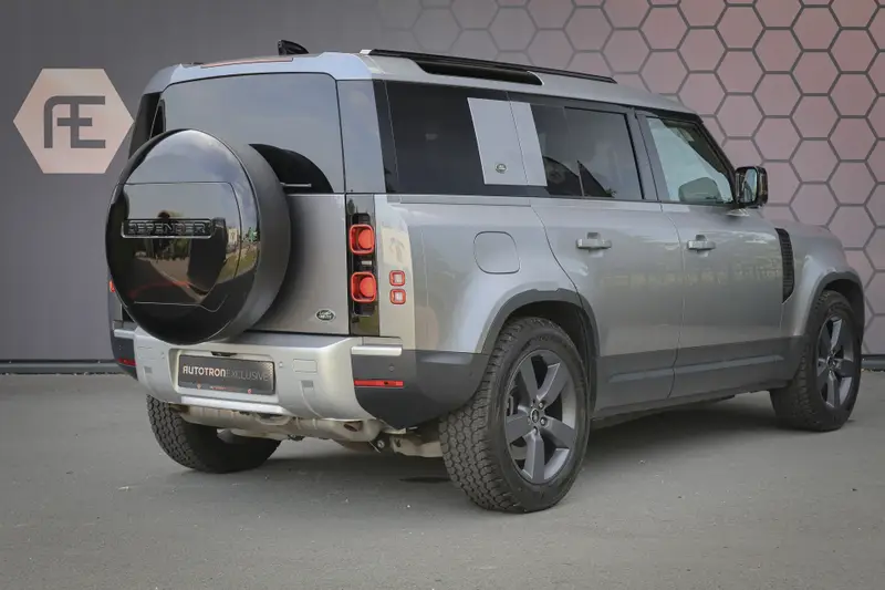 Land Rover Defender 110 P400e | PANORAMADAK | STOELVERWARMING | COLD CLIMATE PACK INCL. VOORRUIT EN STUURWIELVERWARMING | ELEK. TREKHAAK | LED KOPLAMPEN | VIRTUAL MIRROR | KOELKAST | 2021 leasen bij DreamLease: foto 2
