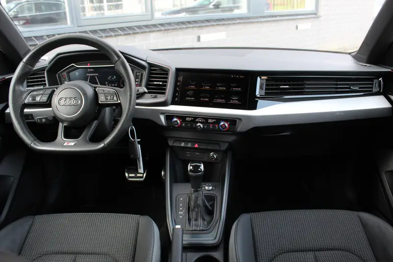 Audi A1 Sportback 30 TFSI S Line Edition One 2019 leasen bij DreamLease: foto 2
