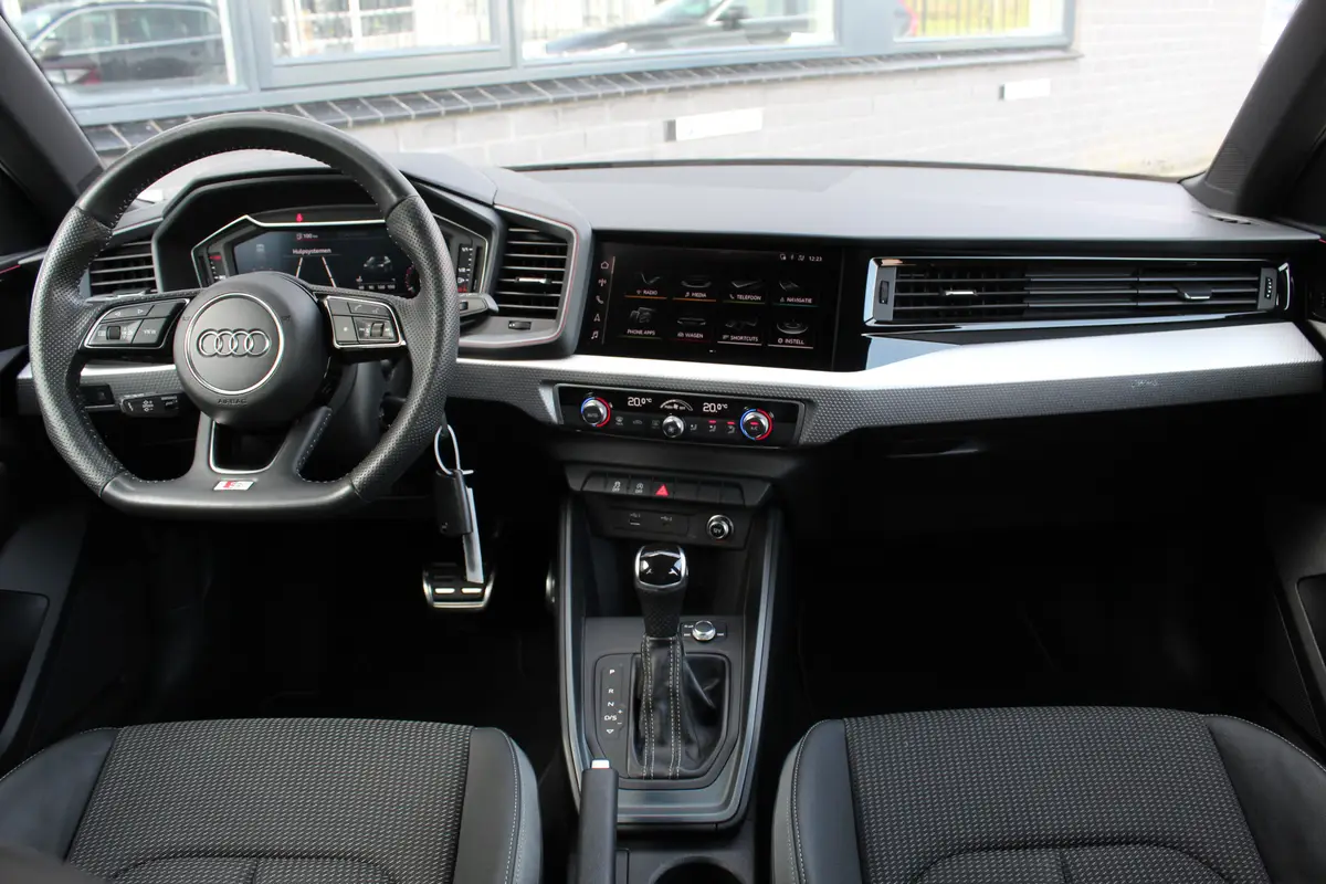 Audi A1 Sportback 30 TFSI S Line Edition One: foto 2