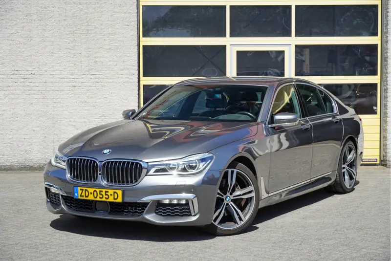 BMW 7 Serie 730d Automaat! M-Sport BJ2018 Lmv 20" | Led V+A | Pdc | Adaptieve Luchtvering | Harman/Kardon | Keyless entry | Elek. achterklep | 360° Camera | Navi | Virtual cockpit | Head-up display | Elek. voorstoelen+Mem/Verwarmd | Lederen bekleding | Zwarte hemel 2018 leasen bij DreamLease: foto 1
