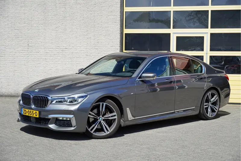 BMW 7 Serie 730d Automaat! M-Sport BJ2018 Lmv 20" | Led V+A | Pdc | Adaptieve Luchtvering | Harman/Kardon | Keyless entry | Elek. achterklep | 360° Camera | Navi | Virtual cockpit | Head-up display | Elek. voorstoelen+Mem/Verwarmd | Lederen bekleding | Zwarte hemel 2018 leasen bij DreamLease: foto 2
