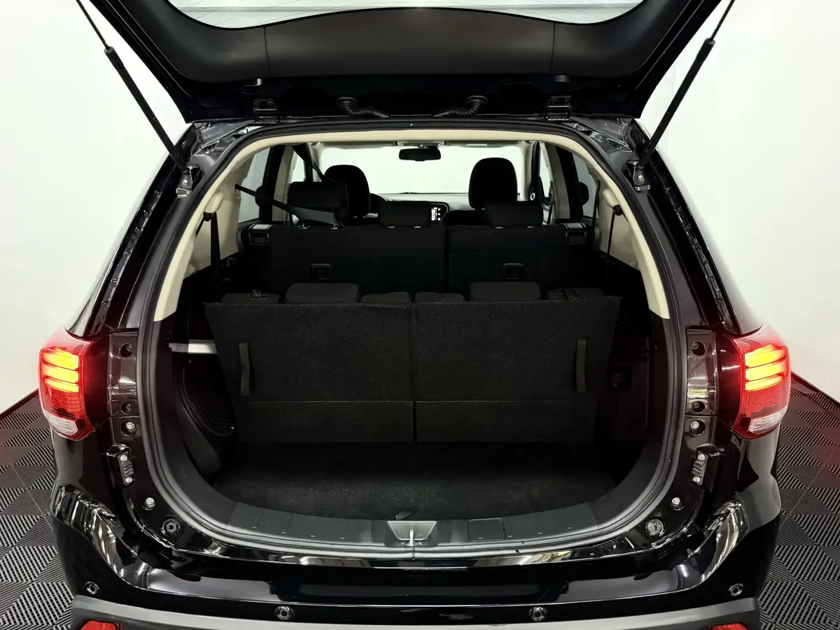 Mitsubishi Outlander 2.0 Executive Edition 7P: foto 29