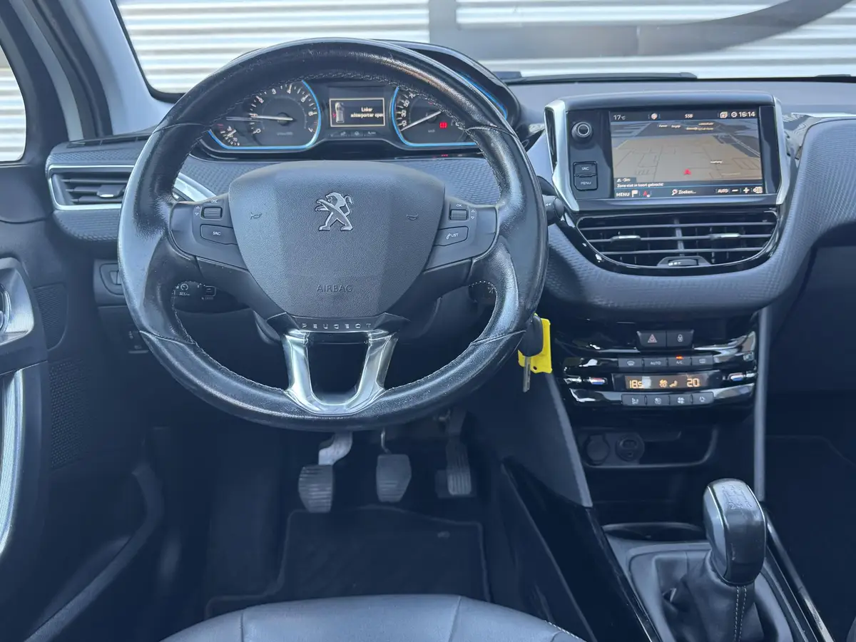 Peugeot 2008 1.2 PureTech Allure: foto 2