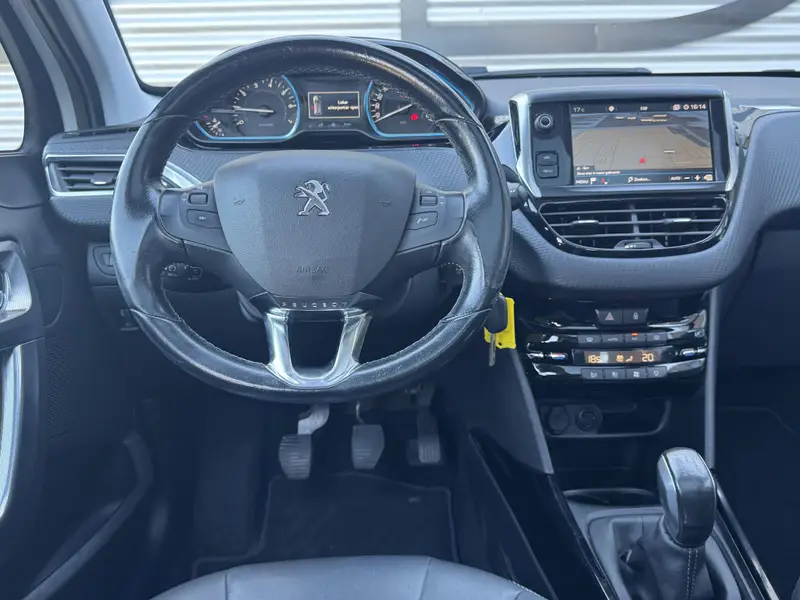 Peugeot 2008 1.2 PureTech Allure 2018 leasen bij DreamLease: foto 2