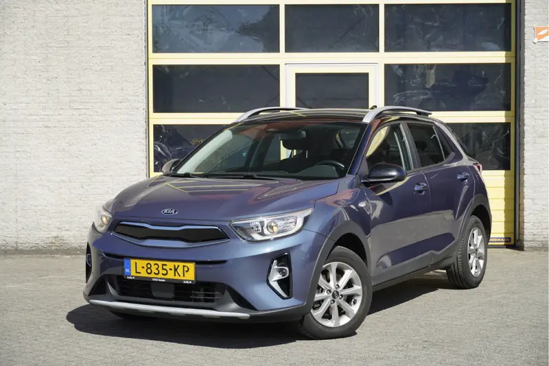 Kia Stonic 1.0 T-GDi MHEV DynamicLine BJ2021 Lmv 15" | Led | Pdc | Achteruitrijcamera | App-Connect | Navi | Climate control | Cruise control | Getint glas 2021 leasen bij DreamLease: foto 1
