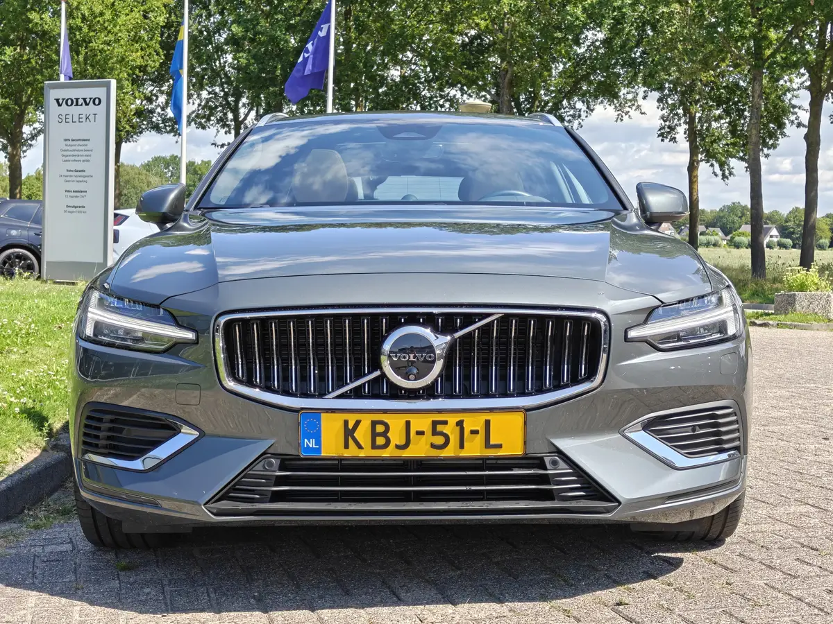 Volvo V60 T6 AWD 350PK Plug-in Hybrid Ultra Bright: foto 2