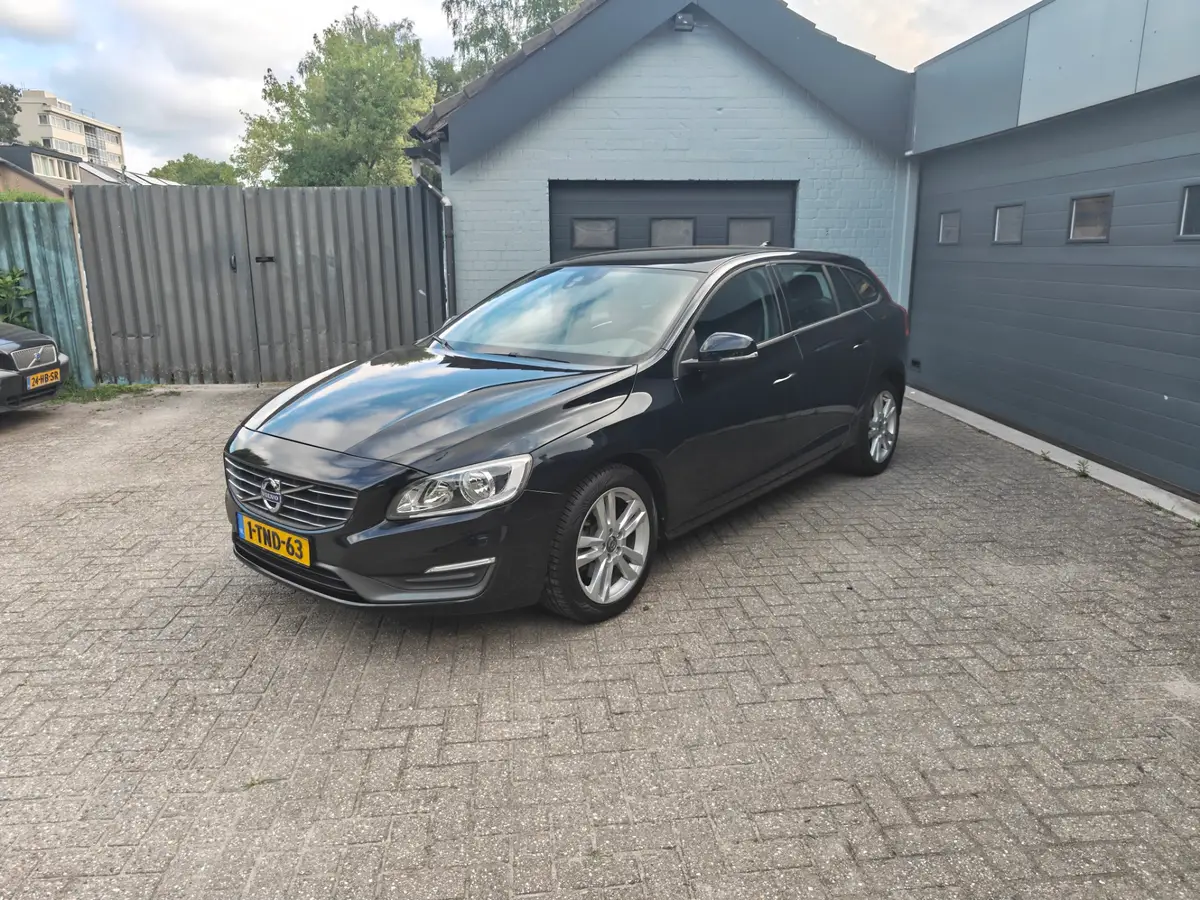 Volvo V60 1.6 T4 Kinetic,Cruise control,Navi,Parkeersensoren,Climate control,Trekhaak: foto 1