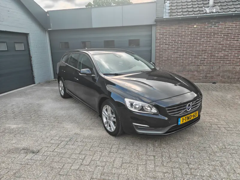 Volvo V60 1.6 T4 Kinetic,Cruise control,Navi,Parkeersensoren,Climate control,Trekhaak 2014 leasen bij DreamLease: foto 2