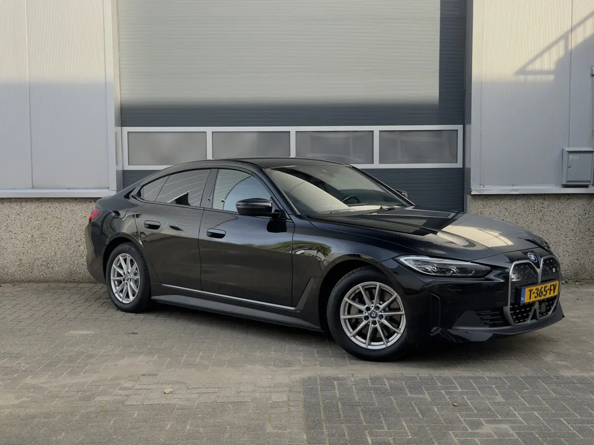BMW i4 eDrive40 84 kWh Trekhaak, ACC, Zwarte hemel, Elektr stoelen, HUD, DAB: foto 1