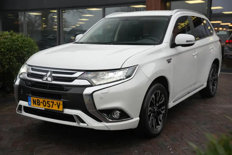 Mitsubishi Outlander 2.0 PHEV Premium 2016 leasen bij DreamLease: foto 2