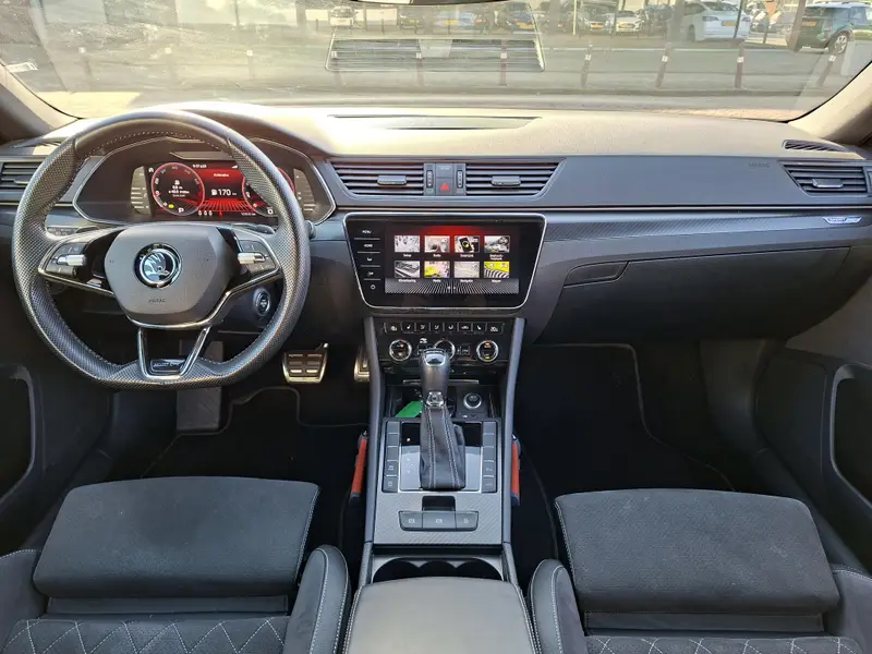 Škoda Superb Combi 1.5 TSI ACT Sportline Business 2023 leasen bij DreamLease: foto 2