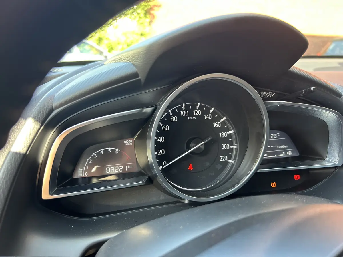 Mazda 2 1.5 Skyactiv-G Signature // LED // DODEHOEK // LEDER-ALCANTARA // CLIMA // STOEL+STUURVERWARMING // NAVI+CARPLAY //: foto 31