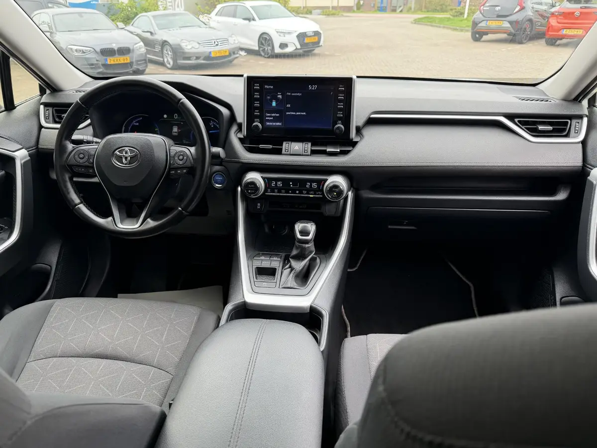 Toyota RAV4 2.5 Hybrid First Edition: foto 2