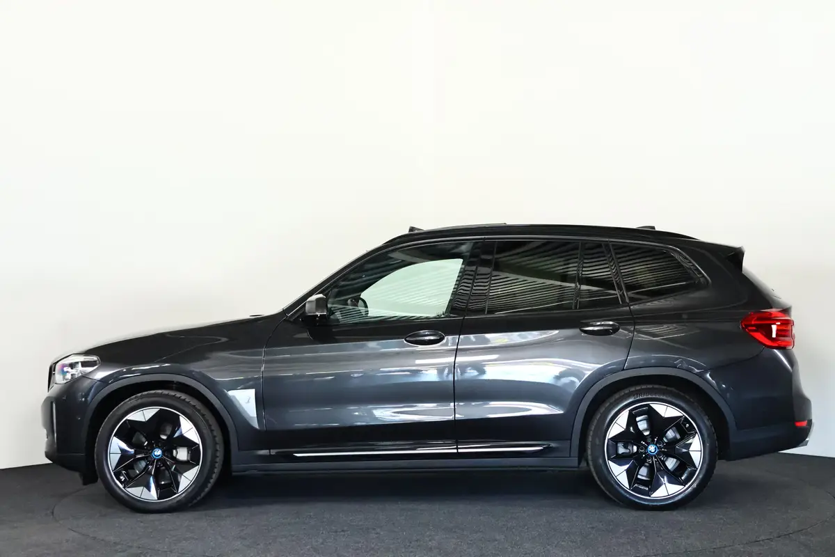 BMW iX3 High Executive 80 kWh: foto 32