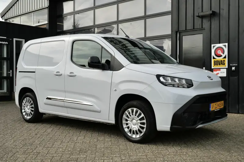 Toyota ProAce CITY 1.5 D-4D L1 Challenger+ 2024 leasen bij DreamLease: foto 1