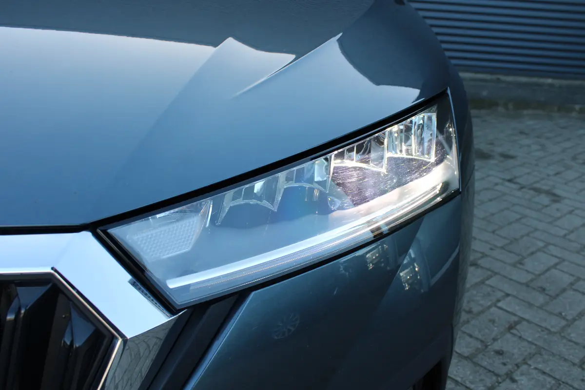 Škoda Octavia Combi 1.0 e-TSI Business Edition Full-LED CarPlay Stoelverwarming 18inch Velgen: foto 30