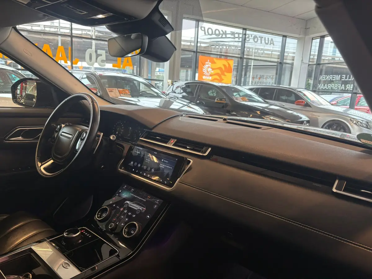 Land Rover Range Rover Velar 2.0 P300 Turbo AWD R-Dynamic HSE | Panoramadak | Luchtvering | 360 Camera | Memory seats | Adaptief onderstel | Stoel+Stuurverwarming | Meridian audio | 22''INCH LM | Lane assist | Cruise control | Climate control: foto 2