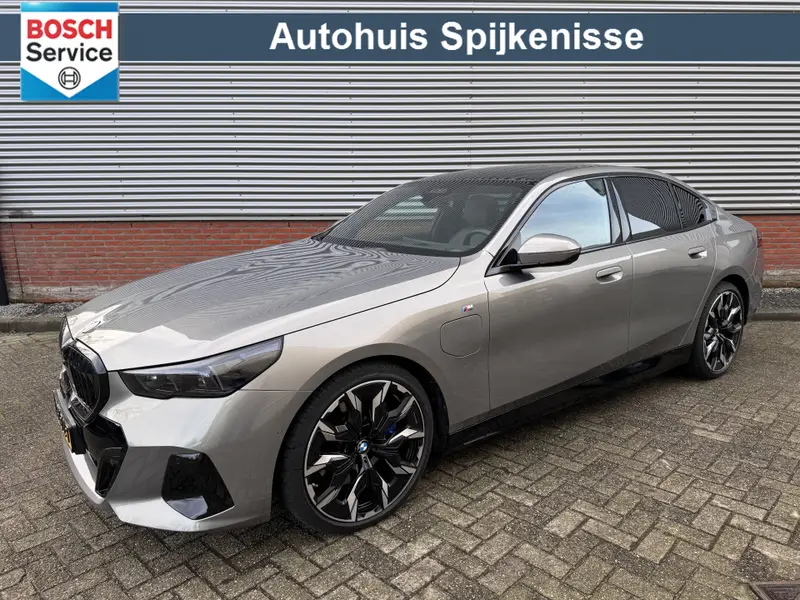 BMW 5 Serie 550e xDrive 2024 leasen bij DreamLease: foto 1