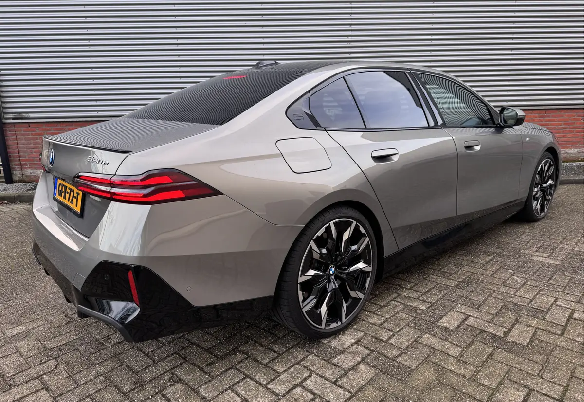 BMW 5 Serie 550e xDrive: foto 2