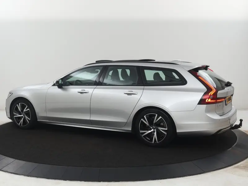 Volvo V90 2.0 B4 R-Design | Panoramadak | Leder | Stuur/stoelverwarming | 2021 leasen bij DreamLease: foto 2