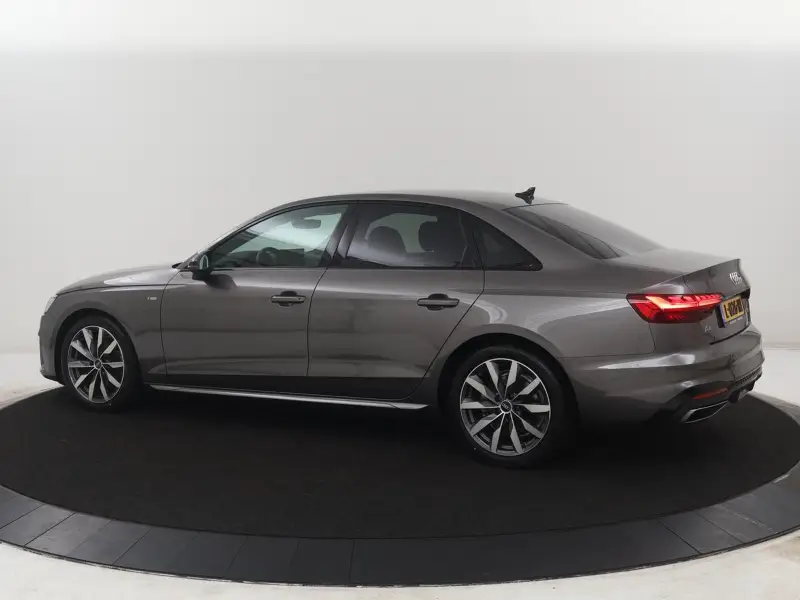 Audi A4 Limousine 35 TFSI S edition Competition 2021 leasen bij DreamLease: foto 2